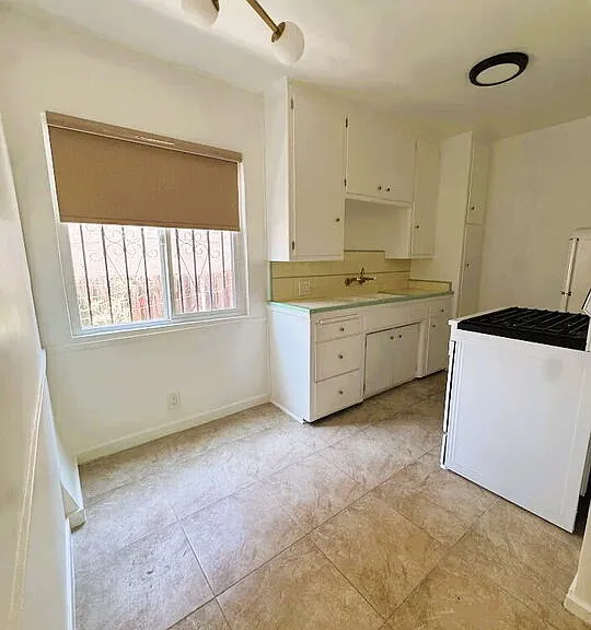 114 S Rampart Blvd — Photo 7