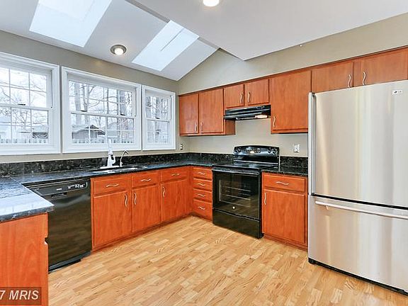 2nd image of 506 Fairfax Ln