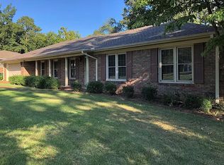 402 Robinhood Dr, Florence, AL 35633