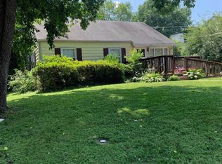 1935 Leonard Rd, Falls Church, VA 22043