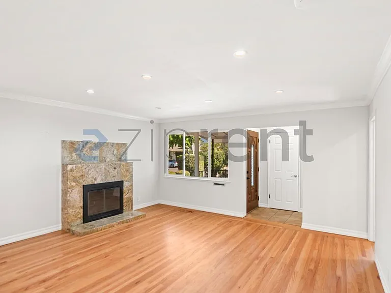 1443 Jeffery Ave — Photo 5