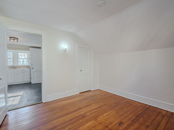 4th image of 52 Irma Ave Floor 2
