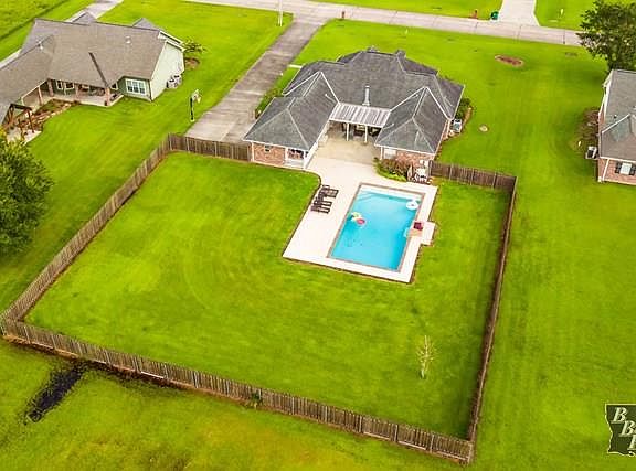 3rd image of 226 Cascade Dr