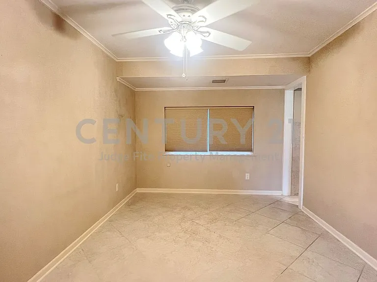 2000 Willow Ln — Photo 9