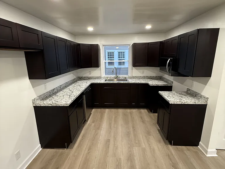 1425 Camp Ave — Photo 1