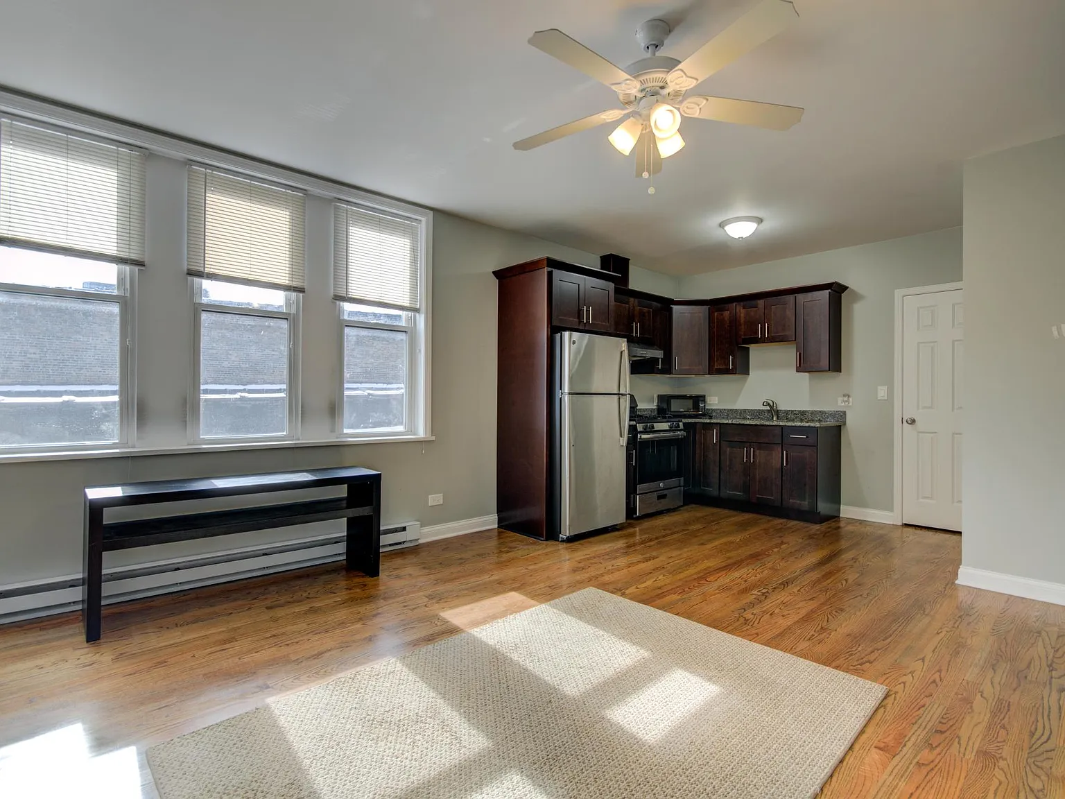 7137 N Clark St — Photo 3
