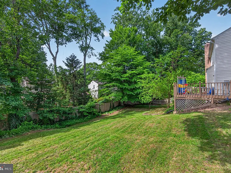 8815 Newport Ct — Photo 17