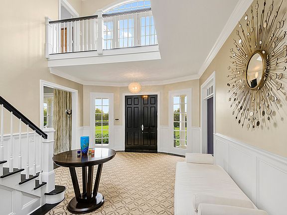 5th image of 565 Daniels Ln