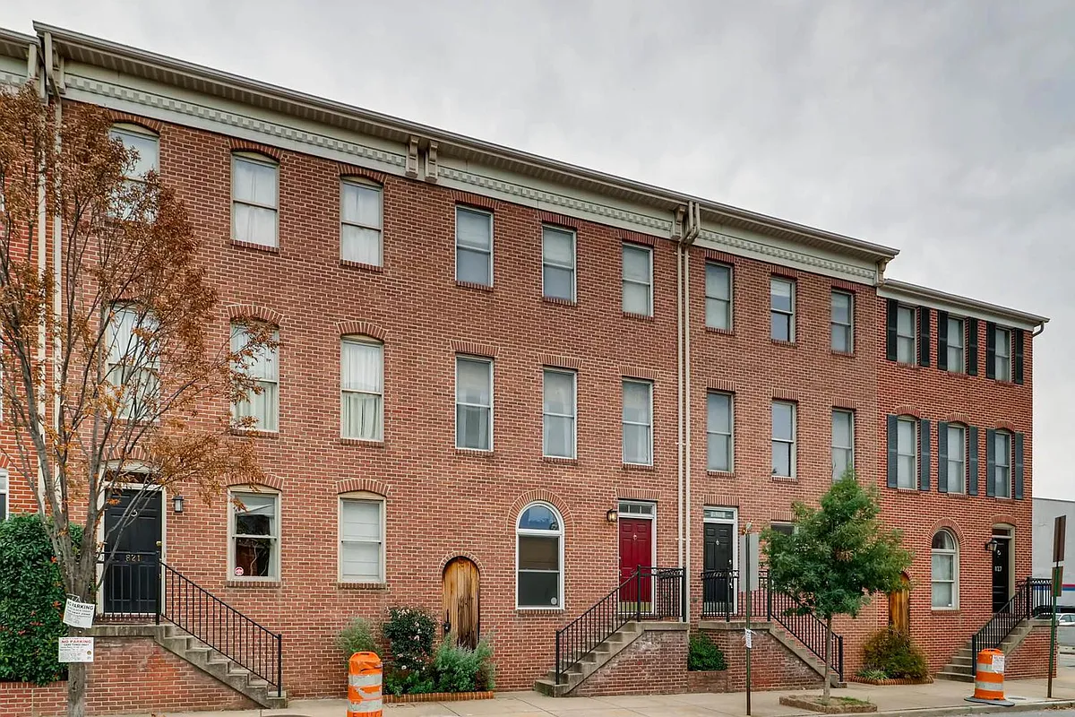 Photo 1 of 18 - 823 S Hanover St - Baltimore, MD Primary Photo - 823 S Hanover St