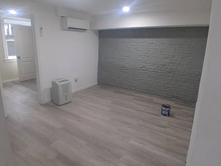 136 Johnston St — Photo 3