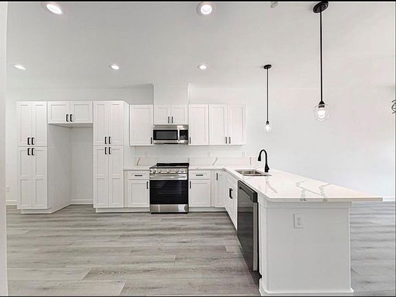 3rd image of 8614 Peachtree St #C