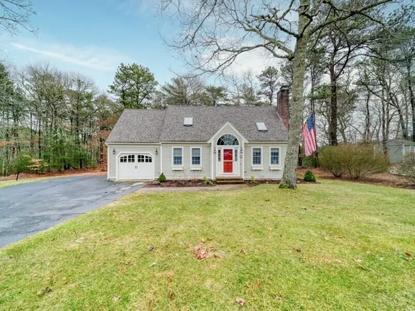 45 Tobisset Street, Mashpee, MA 02649