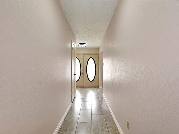 4th image of 15927 Wingdale Dr