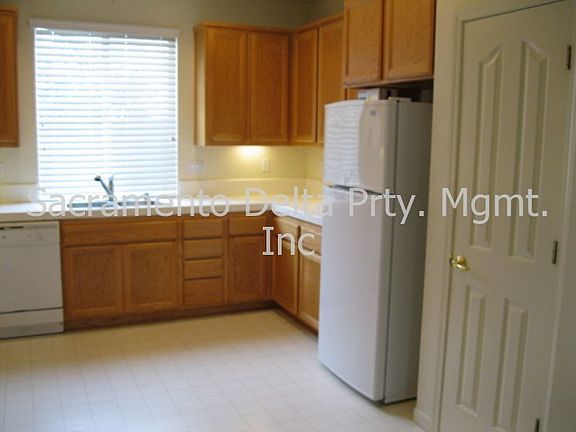 4th image of 411 Natalino Cir