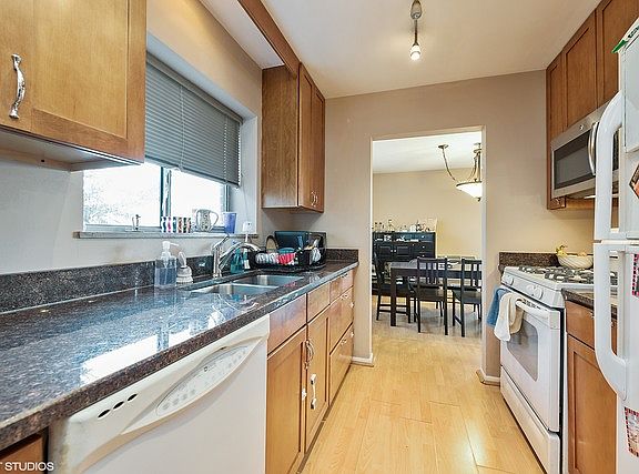 2nd image of 6800 N California Ave APT 3D