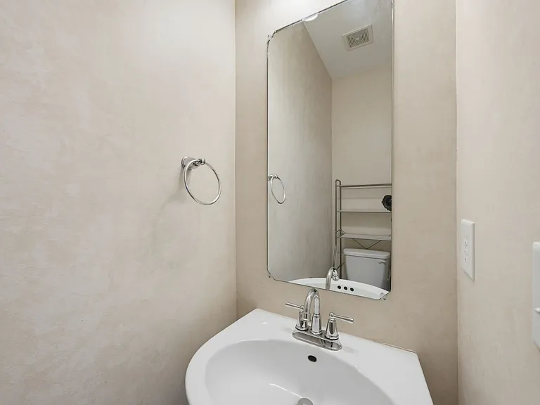 106 Anterbury Dr — Photo 5