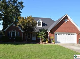 2722 King Arthur Ct, Decatur, AL 35603