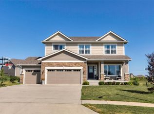 5324 162nd Ct, Urbandale, IA 50323