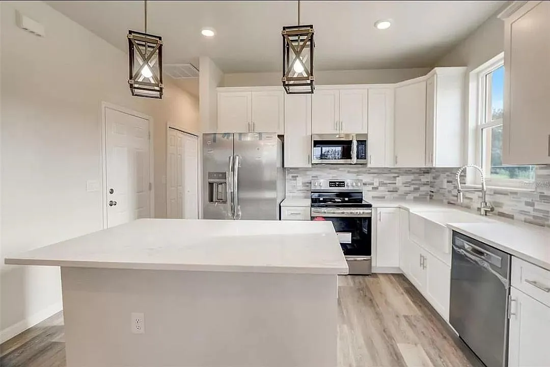 3 bed, 2196 sqft, $2,250 — Photo 3