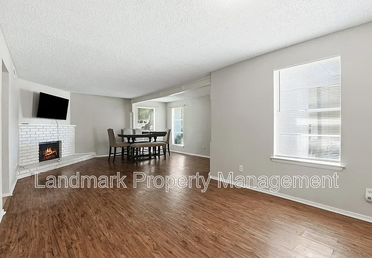 6811 Trail Lake Dr — Photo 13