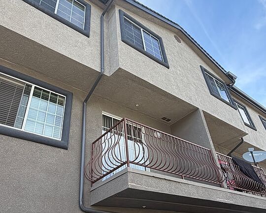 2nd image of 1210 W 39th St #5