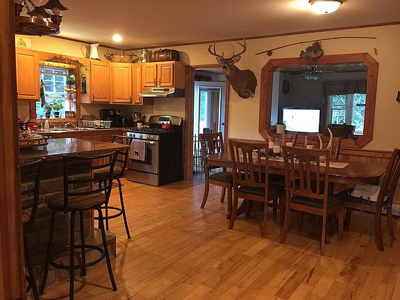 Open kitchen/dining roo