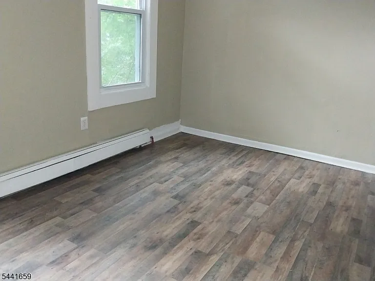 267 Leslie St — Photo 6