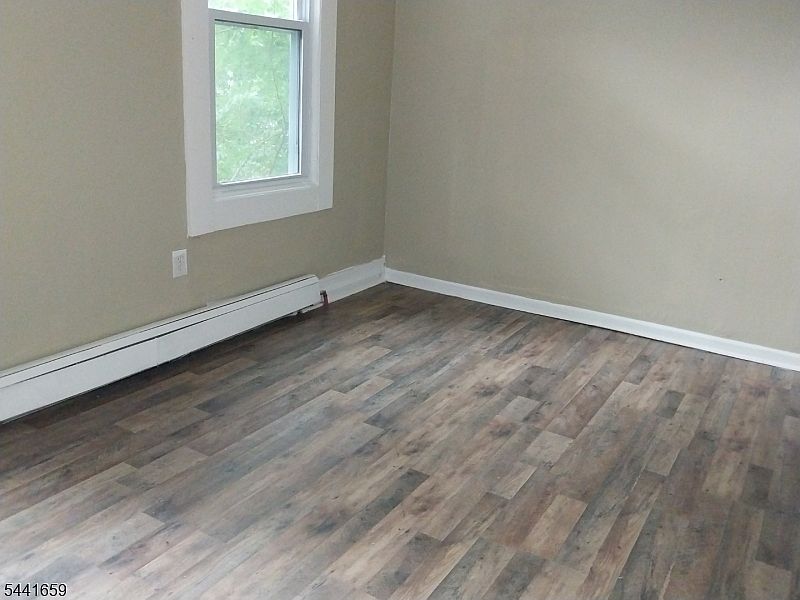 1st image of 267 Leslie St