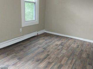 267 Leslie St, Newark, NJ 07112