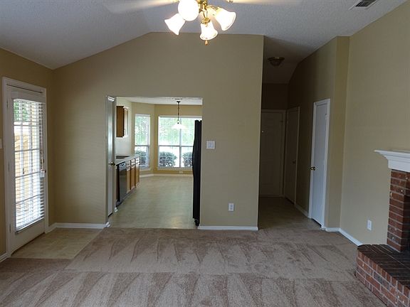 3rd image of 1124 Lake Bluff Dr