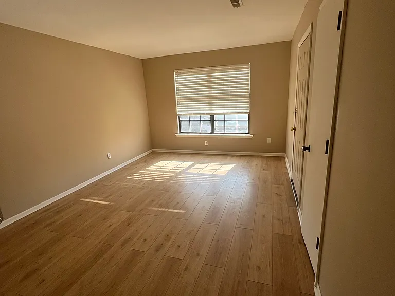 910 S Edgebrook St — Photo 3