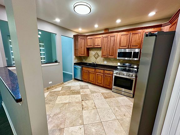 4th image of 2299 Briar Ct