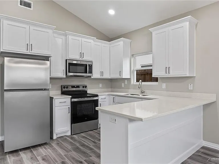 2604 Woodpecker St #2 — Photo 5