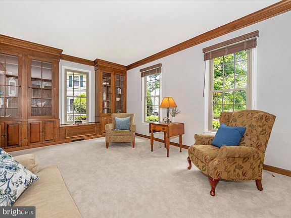 5th image of 9909 Shrewsbury Ct