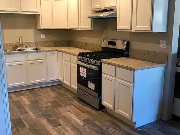 Finishing touches going on the kitchen