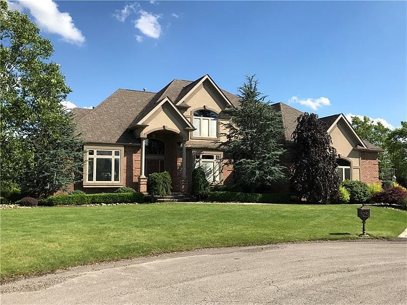 1st image of 1013 Country Club Dr