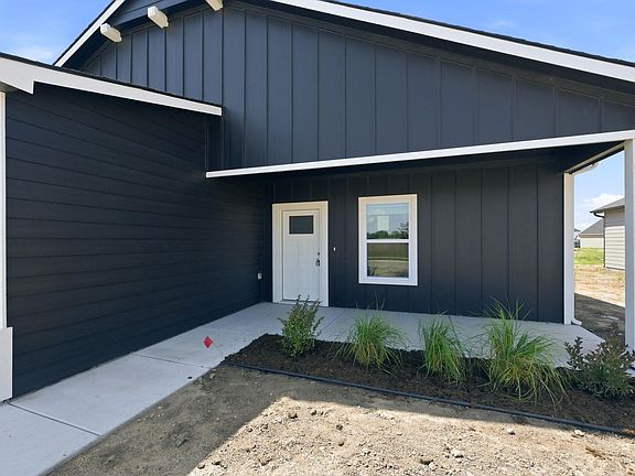 3rd image of 1566 N Emerald Valley Dr