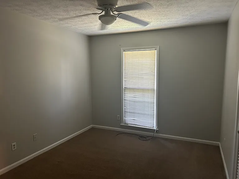1810 Spring Valley Dr — Photo 6