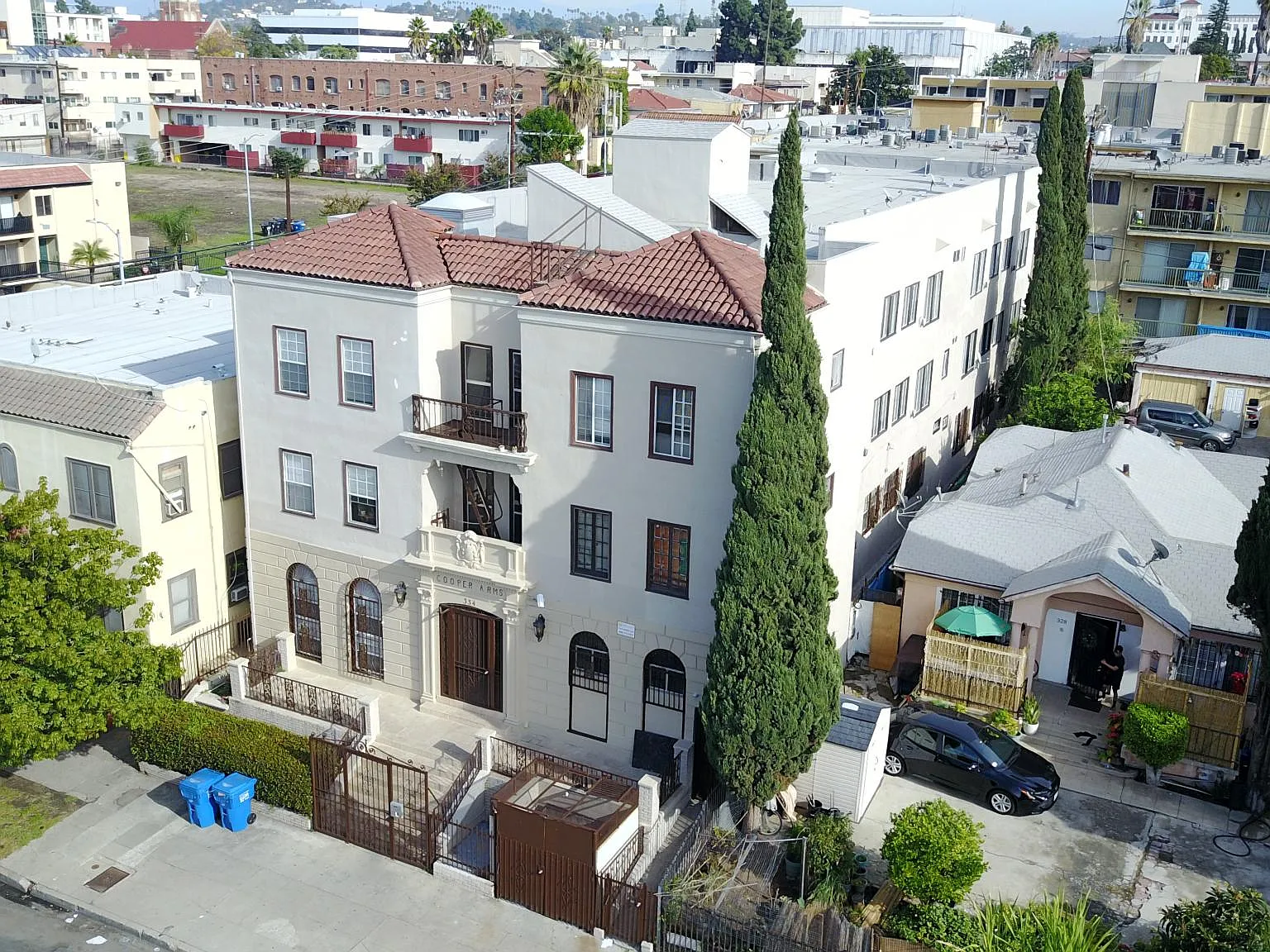 Heliotrope Drive Apartments — Photo 3