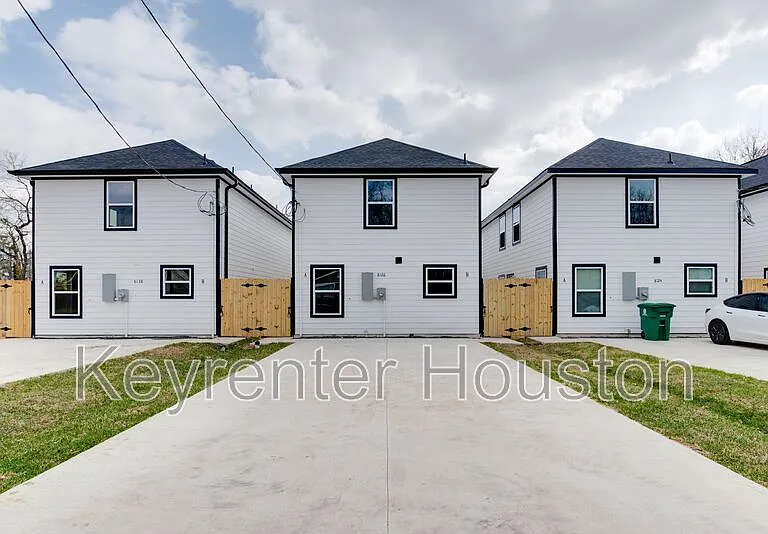 8126 Sterlingshire St #B — Photo 1