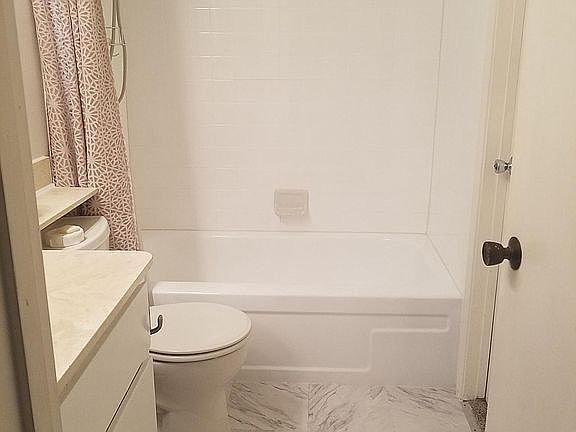 Newly varnished bath/shower

shared bath