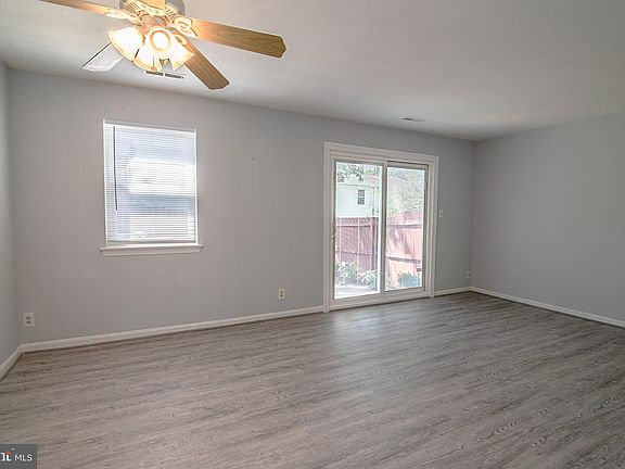 3rd image of 130 Oak Dr