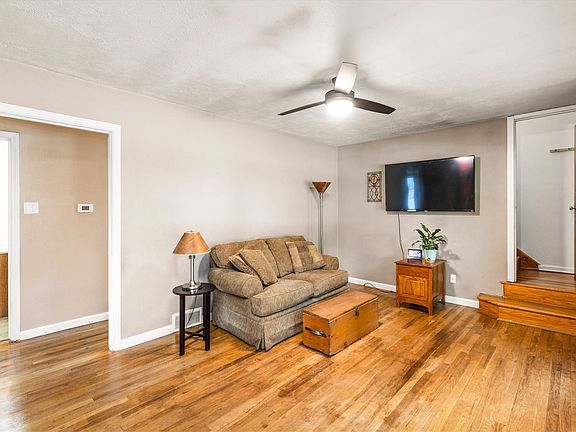 4th image of 112 Main St