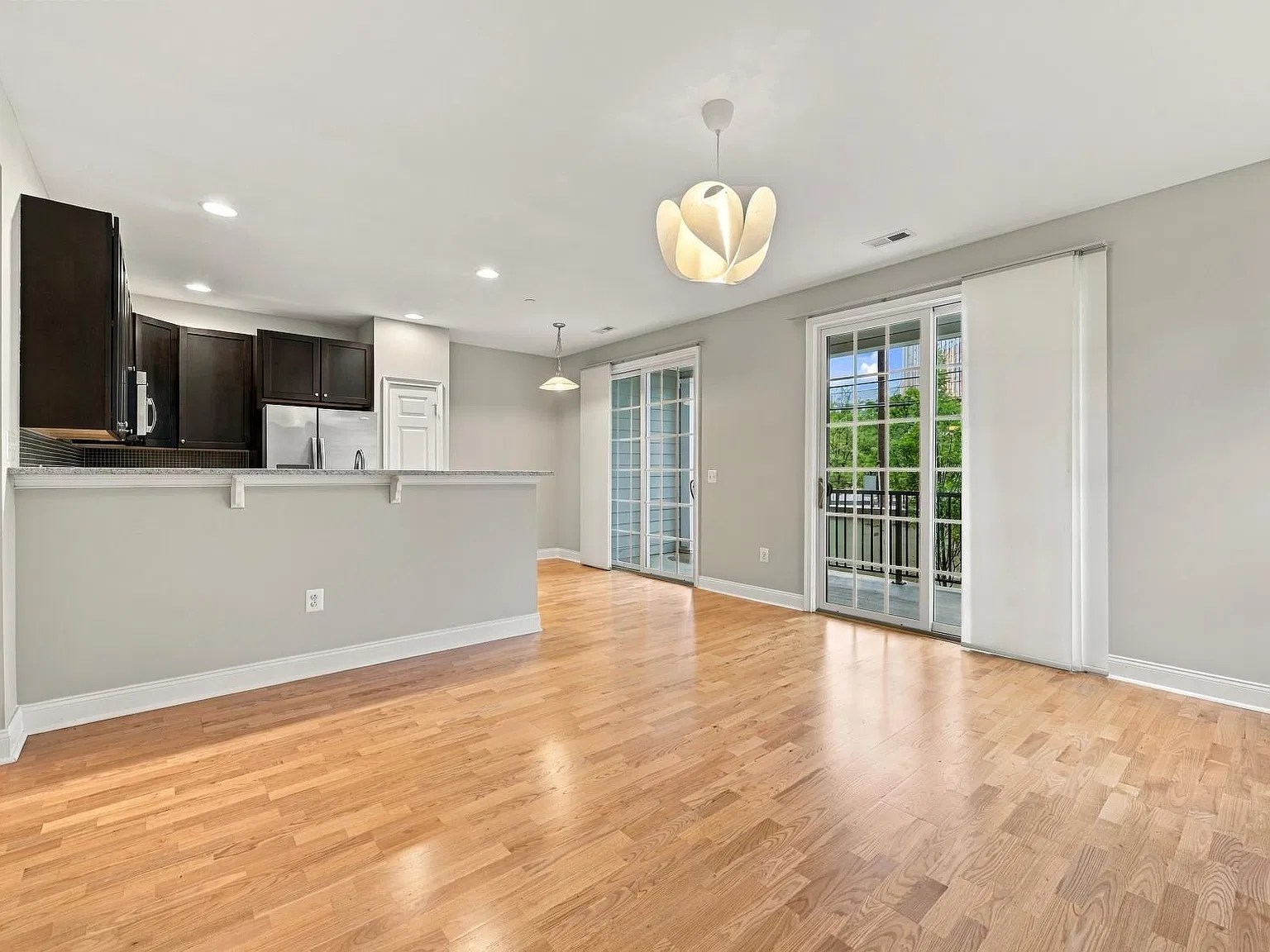 3 bed, 1720 sqft, $5,000 — Photo 3