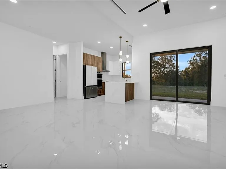 1601 Clark Ave — Photo 10