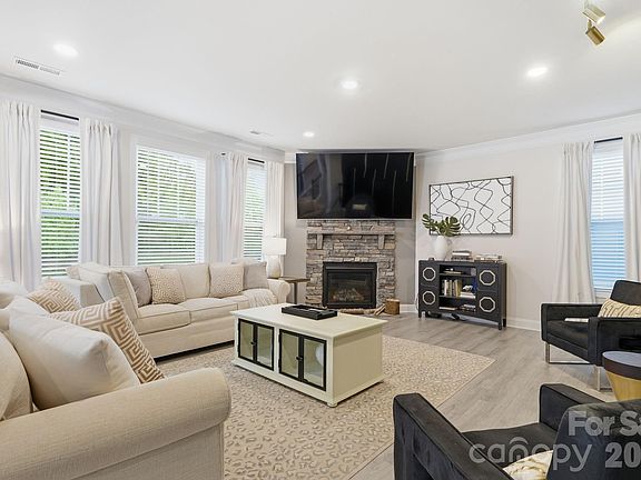 5th image of 108 W Northstone Rd