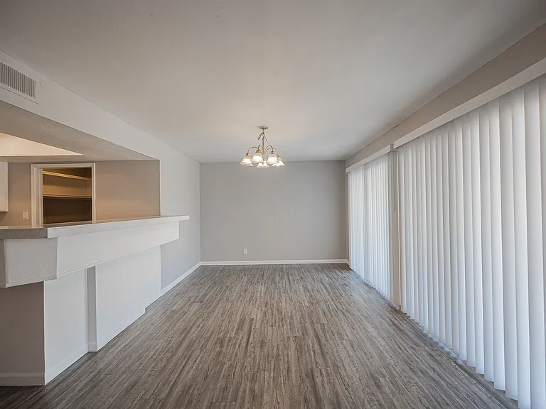 4704 S La Rosa Dr — Photo 9