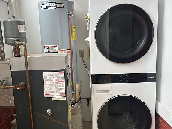 3rd image of 513 Bangs Ave #4