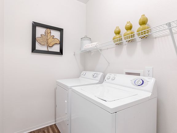Full-Size Washers & Dryers