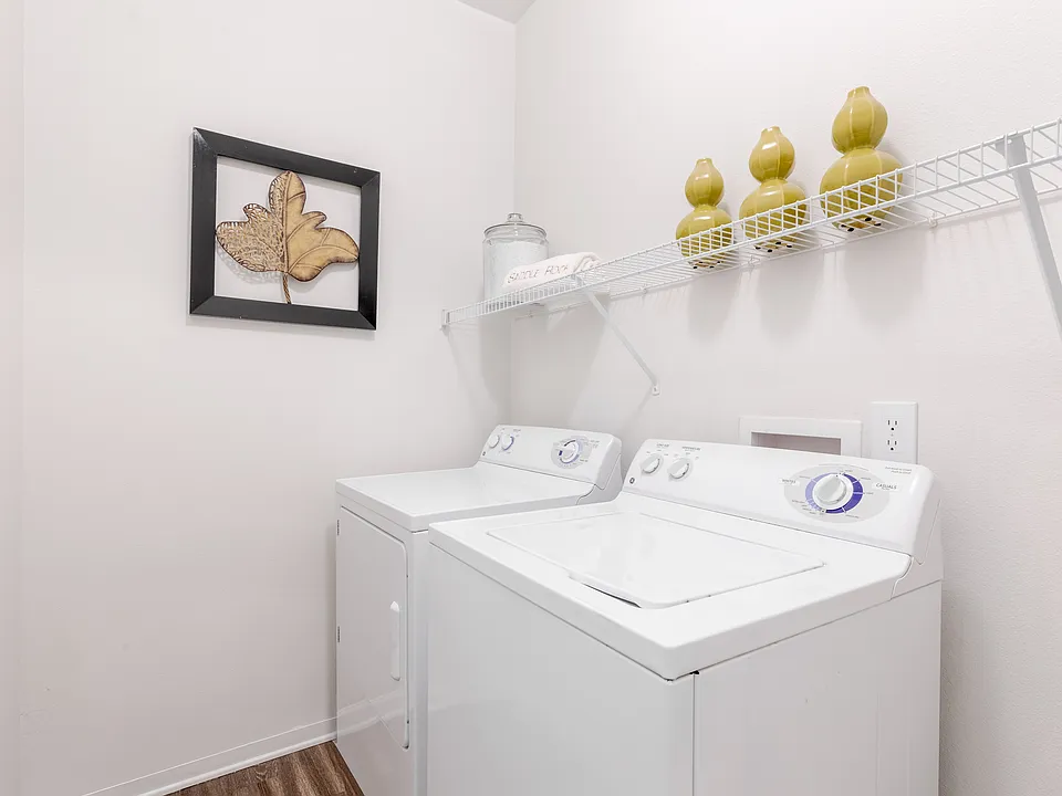 Full-Size Washers & Dryers